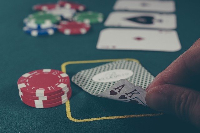 Reading-Minds-is-Like-a-Poker-Game-Enlighten-Tricks